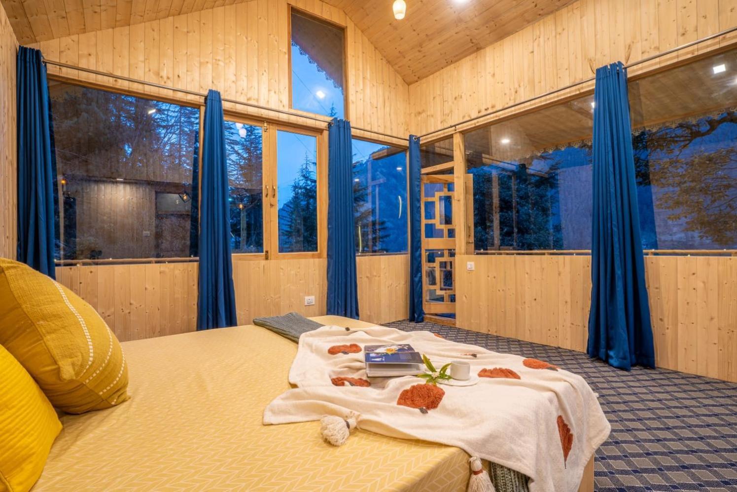 Into The Woods Treehouse Jibhi Villa Ngoại thất bức ảnh