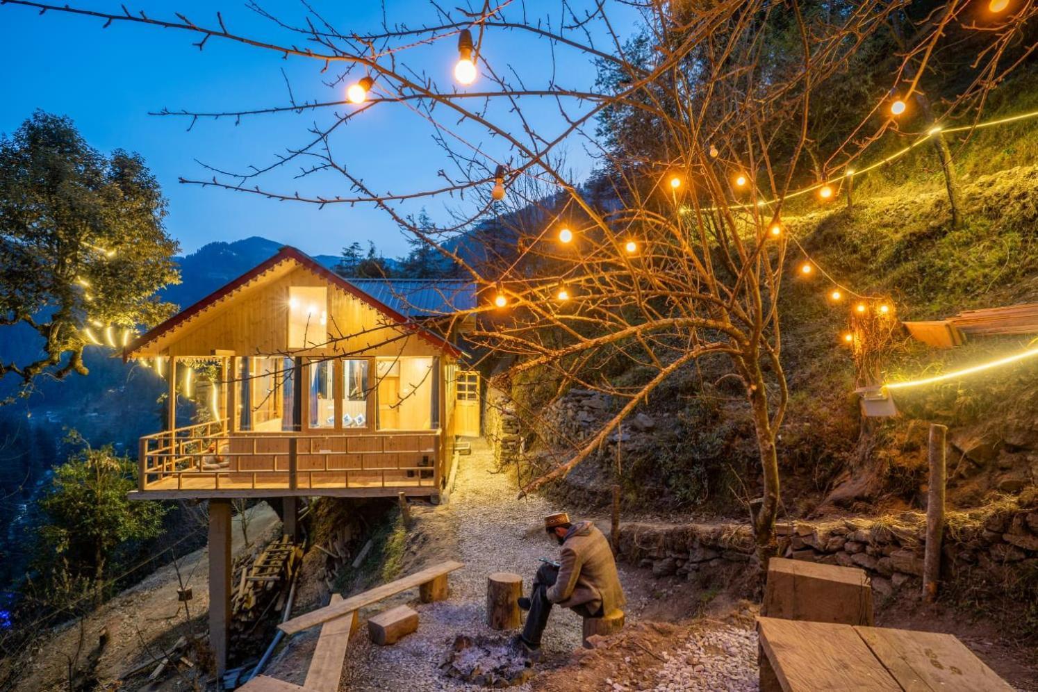 Into The Woods Treehouse Jibhi Villa Ngoại thất bức ảnh