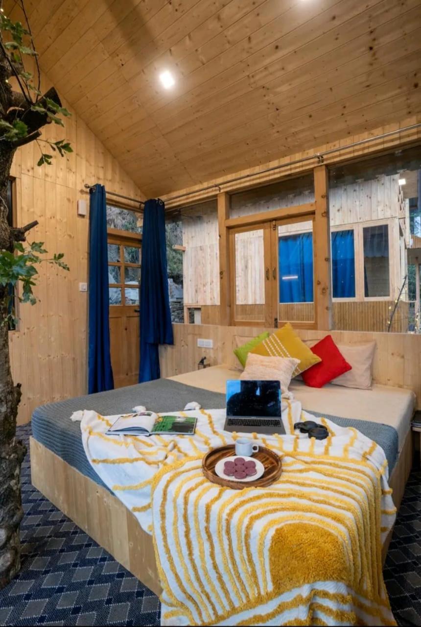 Into The Woods Treehouse Jibhi Villa Ngoại thất bức ảnh